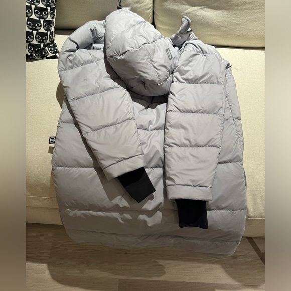 Aritzia Gray Puffer Jacket - Picture 11 of 16
